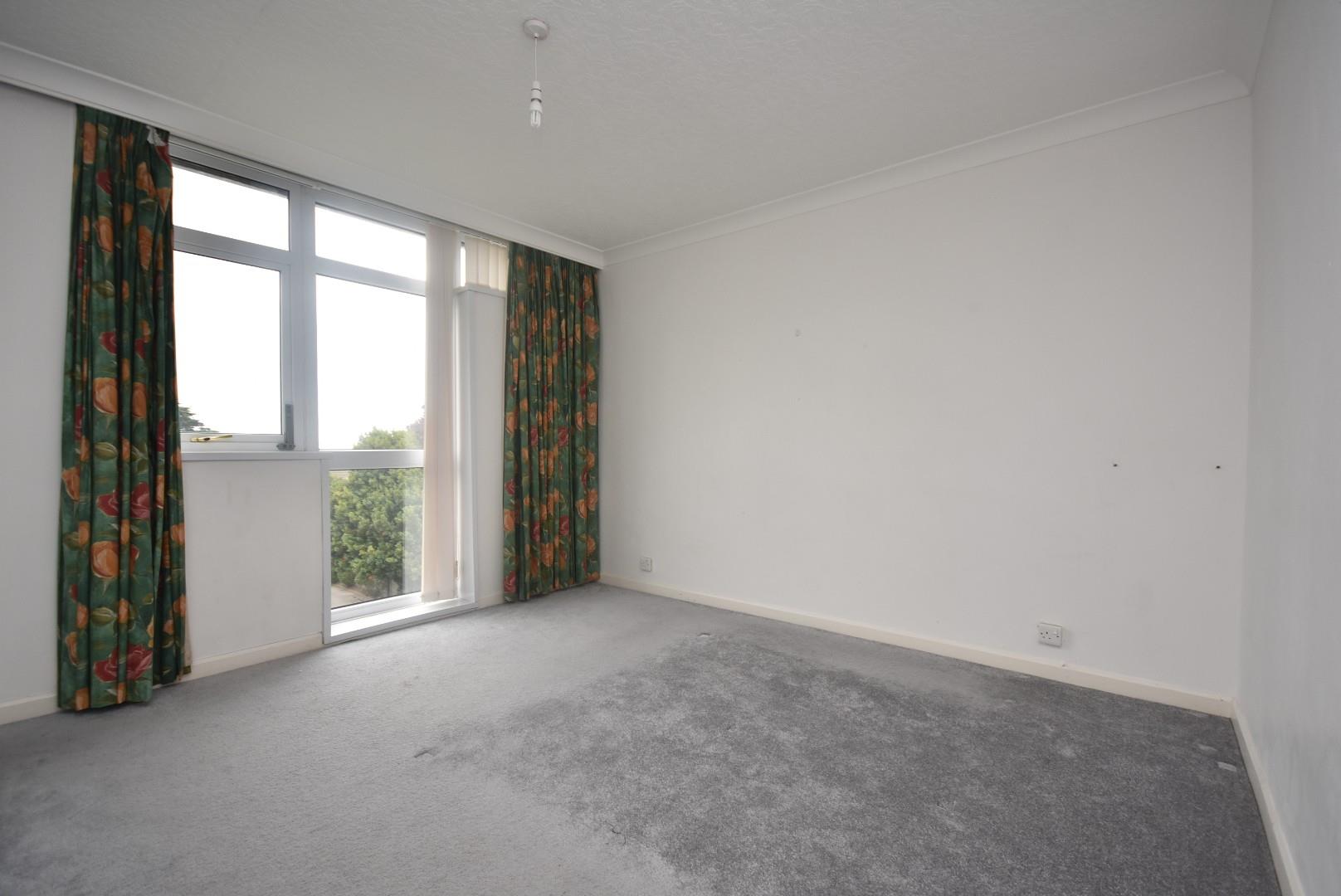 7 St. Nicholas House, Sea View Court, Bradford Place, Penarth, CF64 1AL